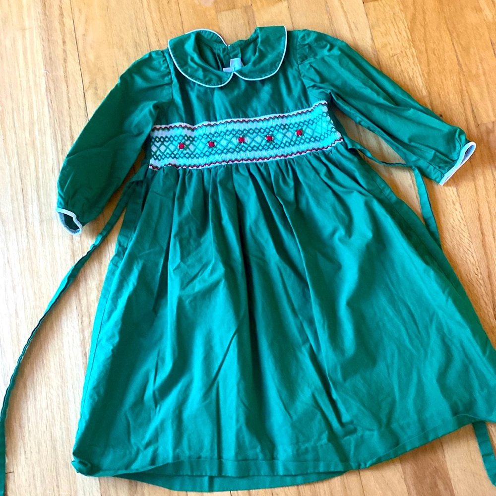 Green smocked holiday dress 4T, great used condition